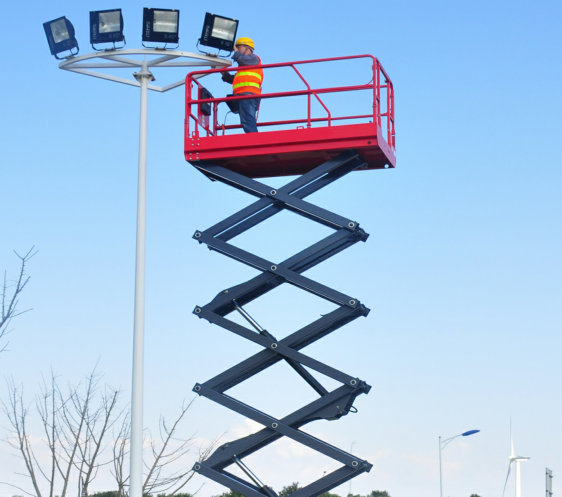 自行剪叉式升降平台租賃